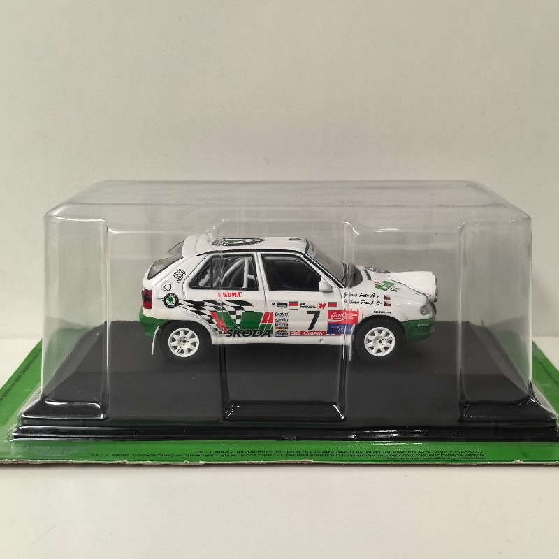 Diecast IXO 1:43 Scale SKODA F - đánh giá và giá Model Kit Car