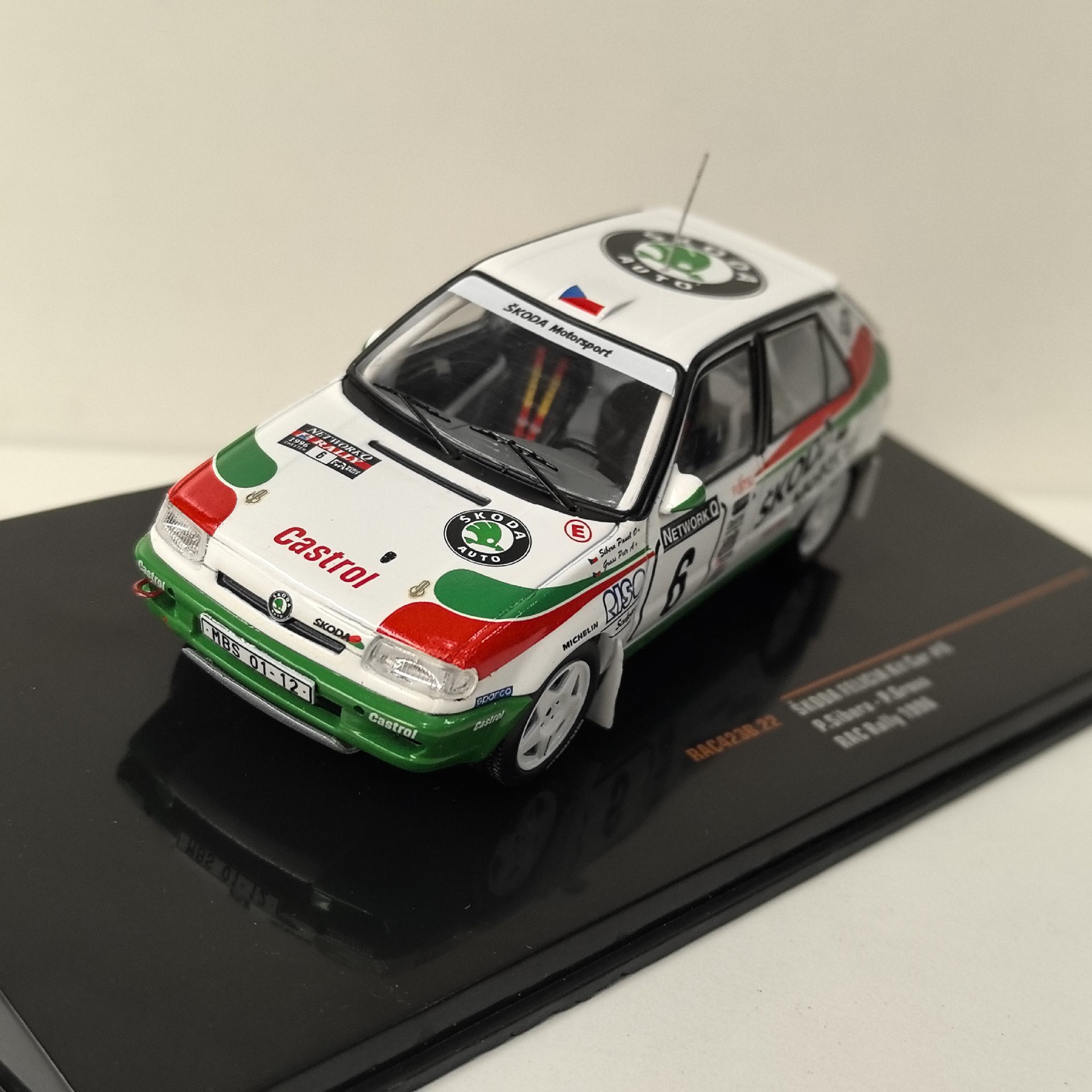 Diecast IXO 1/43 Scale SKODA F - đánh giá và giá Model Kit Car