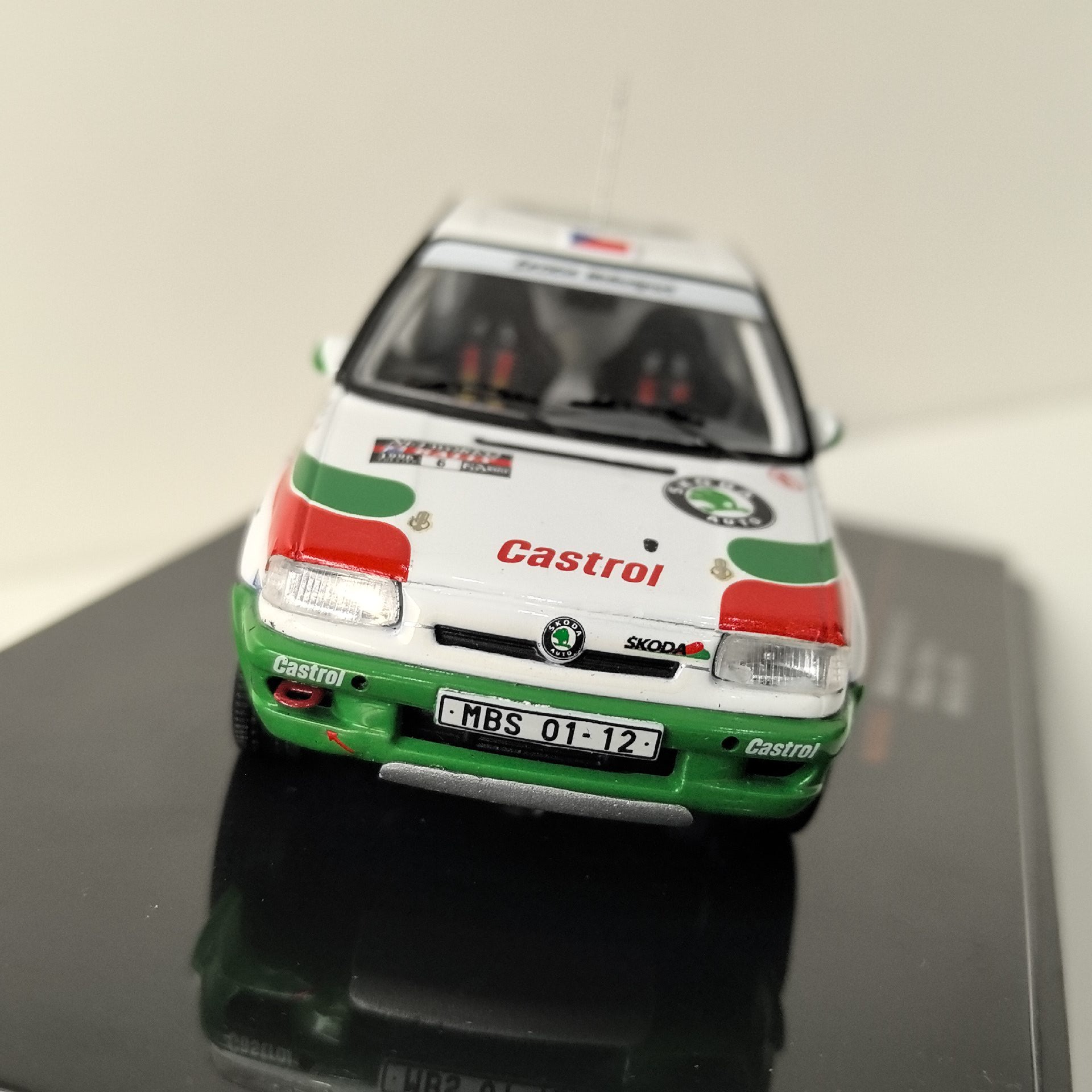 Diecast IXO 1/43 Scale SKODA F - đánh giá và giá Model Kit Car